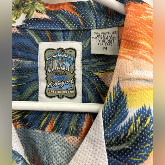 OCEAN CURRENT HAWAIIEN MEN SHIRT  IN SIZE MEDIUM  VERY PRETTY PALM TREES - Picture 5 of 5